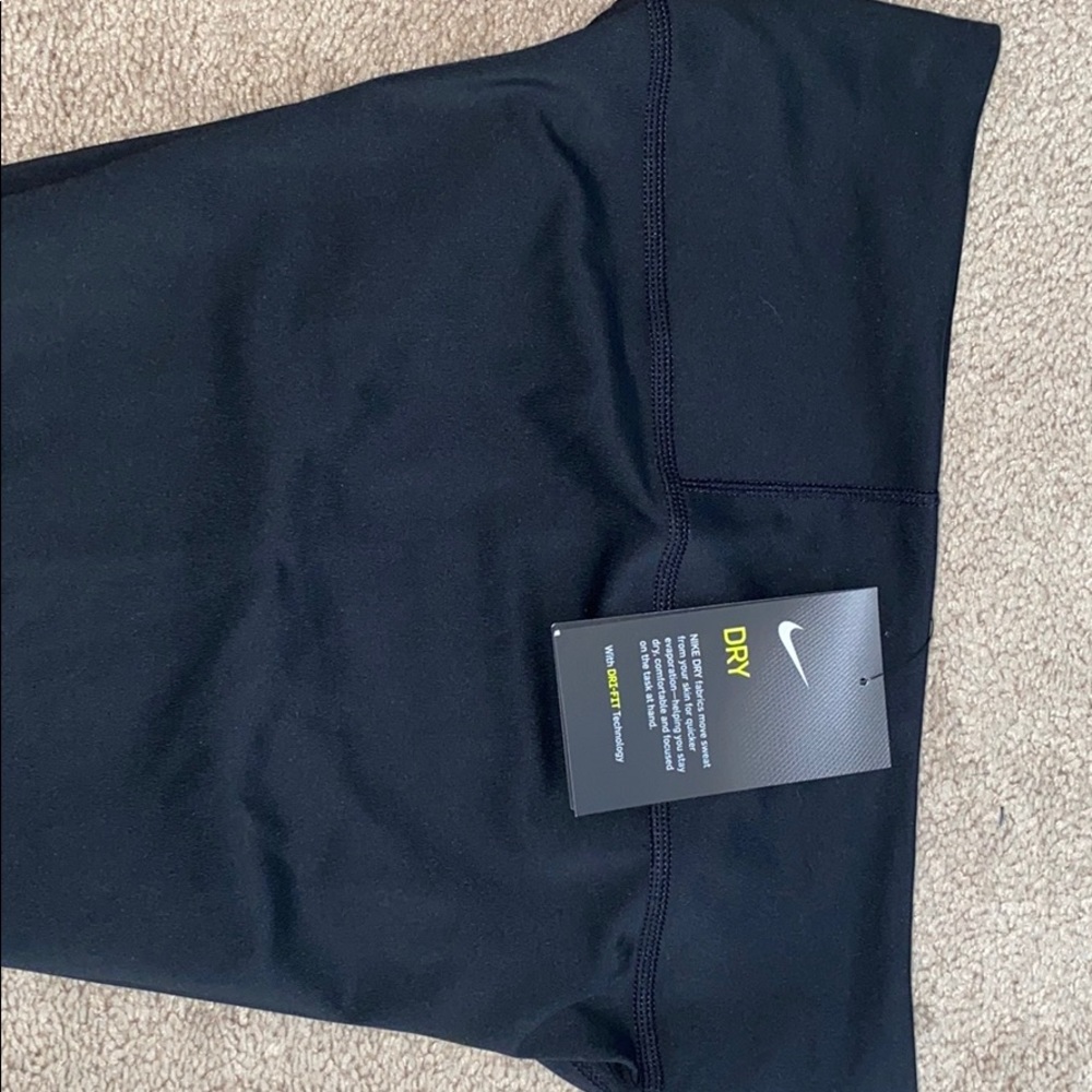 Black Nike leggings